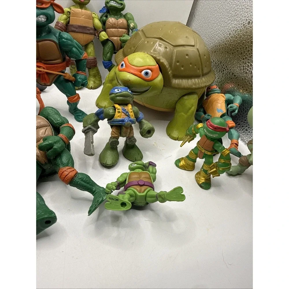 LOT 19 TEENAGE‎ MUTANT NINJA TURTLES ACTION FIGURES